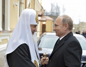 Russia's President Vladimir Putin (R) speaks with Patriarch of Moscow and All Russia Kirill during a visit to St. Sergius of Radonezh Cathedral in Tsarskoye Selo, outside St. Petersburg, December 8, 2014.Photo: REUTERS / Alexei Druzhinin / RIA Novosti / Kremlin